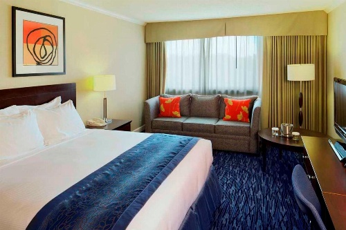 DoubleTree by Hilton Norwalk image 1